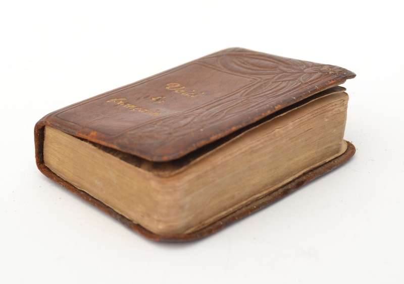 French/English Dictionary - Midget Dictionaries in leather published in 1933 as per photo
