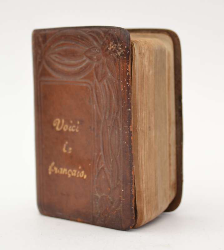 French/English Dictionary - Midget Dictionaries in leather published in 1933 as per photo
