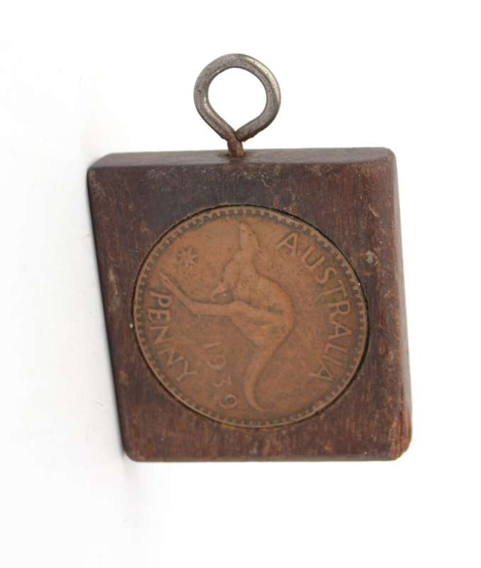 1939 Australian Penny in wood inlay/keyring as per photo