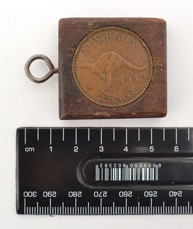 1939 Australian Penny in wood inlay/keyring as per photo
