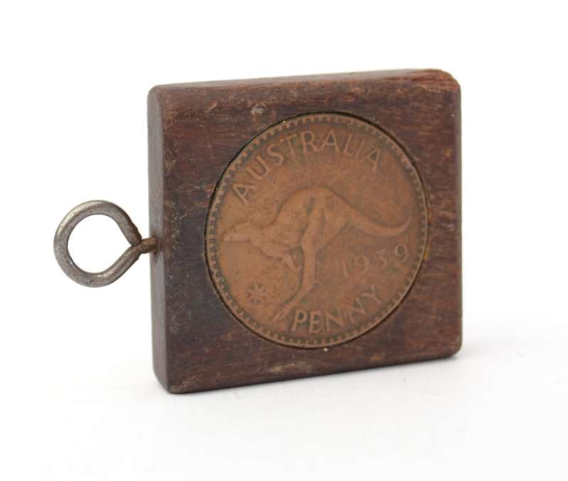 1939 Australian Penny in wood inlay/keyring as per photo