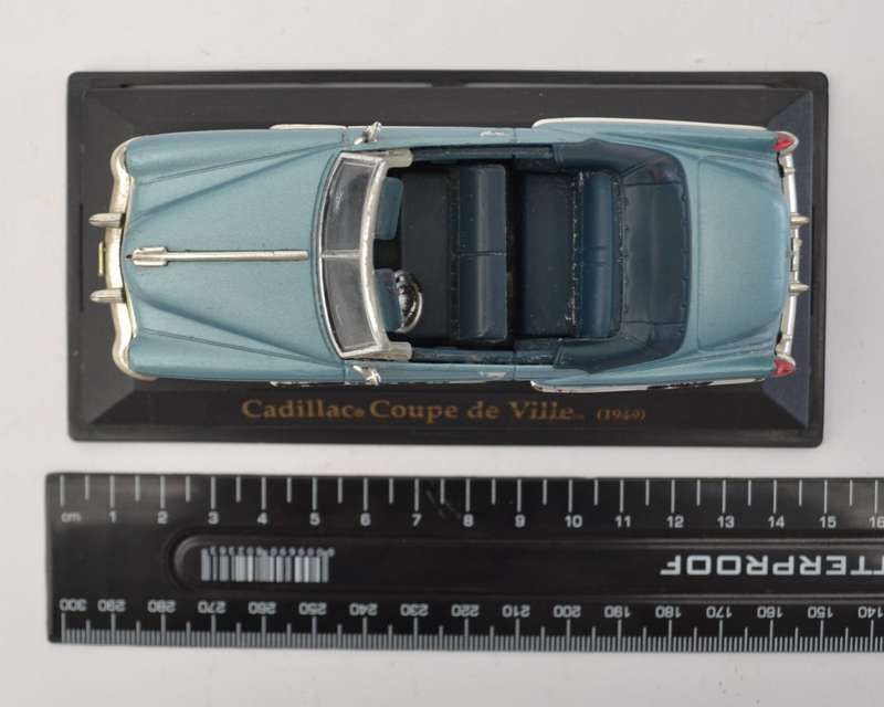 1949 Cadillac Coupe de Ville model Car scale 1:32 as per photo