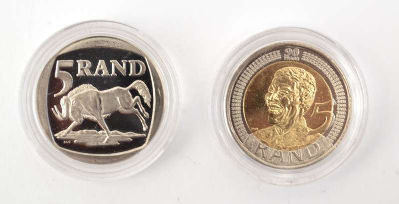 Nelson Mandela Commemorative 2 Piece R5 Coin Set as per photo
