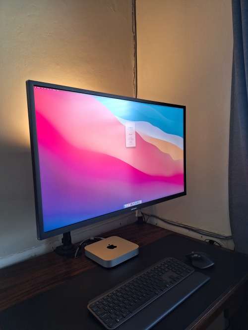 Samsung 32` ViewFinity UJ59 4K UHD AMD FreeSync Monitor - Like new