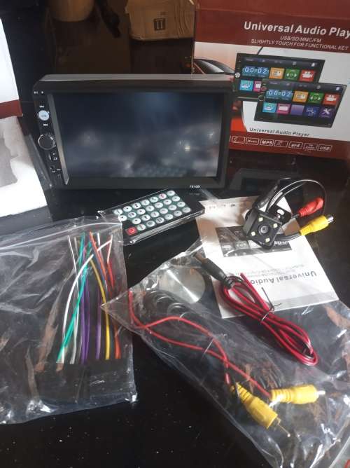 Car Radio with reverse Camera(small line on the screen)see pictures