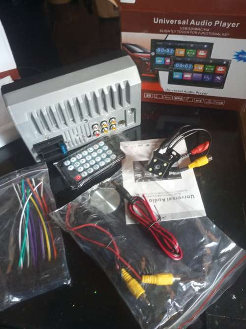Car Radio with reverse Camera(small line on the screen)see pictures