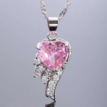 **STUNNING WHITE GOLD PINK SAPPHIRE HEART PENDANT WITH CHAIN**