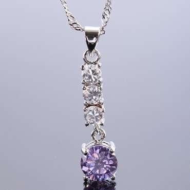 **STUNNING WHITE GOLD TANZANITE AND DIAMOND PENDANT WITH CHAIN**