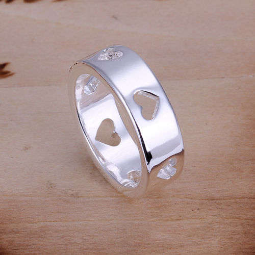 **MODERN HEART BAND RING**