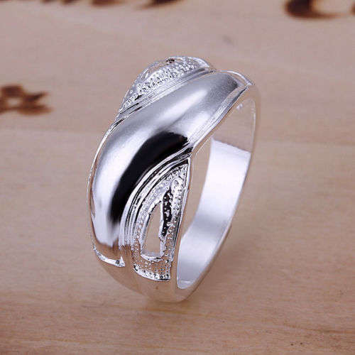 **MODERN TWIST WEDDING BAND**