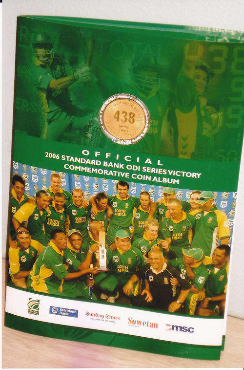 438 COMMEMORATIVE COIN ALBUM (2006)