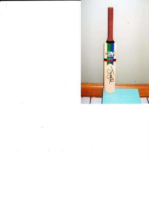 ORIGINAL JONTY RHODES AUTOGRAPH ON GM MINI BAT