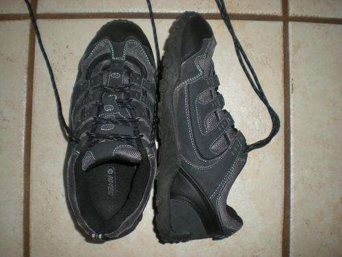 Men's Hi Tec navy hiking/outdoor shoes size UK 5