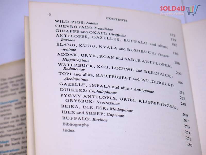 A Field Guide to the Larger Mammals of Africa by Pierre Dorst, Jean, And Dandelot