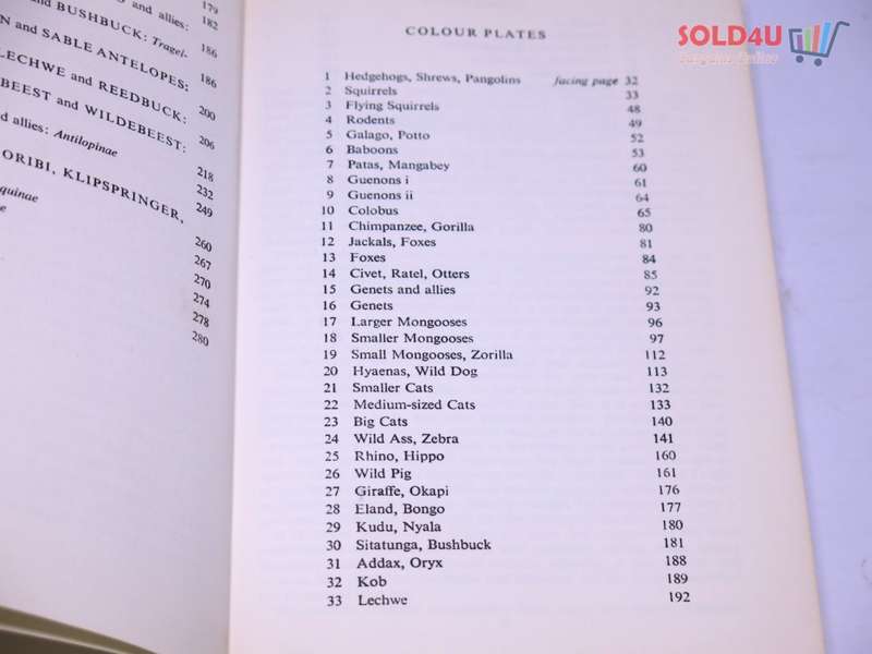 A Field Guide to the Larger Mammals of Africa by Pierre Dorst, Jean, And Dandelot