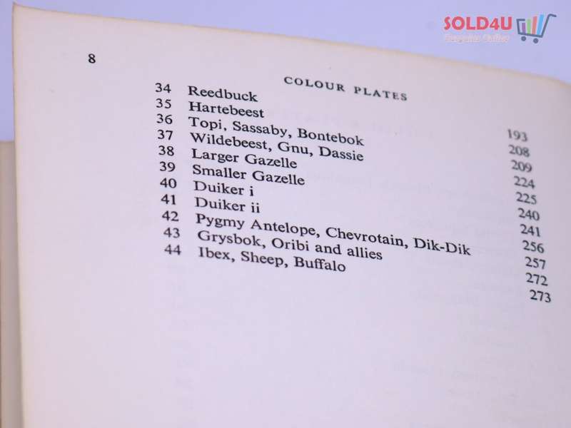 A Field Guide to the Larger Mammals of Africa by Pierre Dorst, Jean, And Dandelot