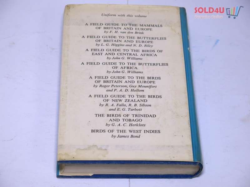 A Field Guide to the Larger Mammals of Africa by Pierre Dorst, Jean, And Dandelot