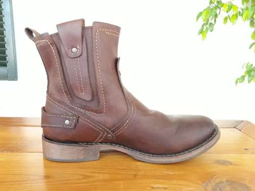 CAT men's boots size 10
