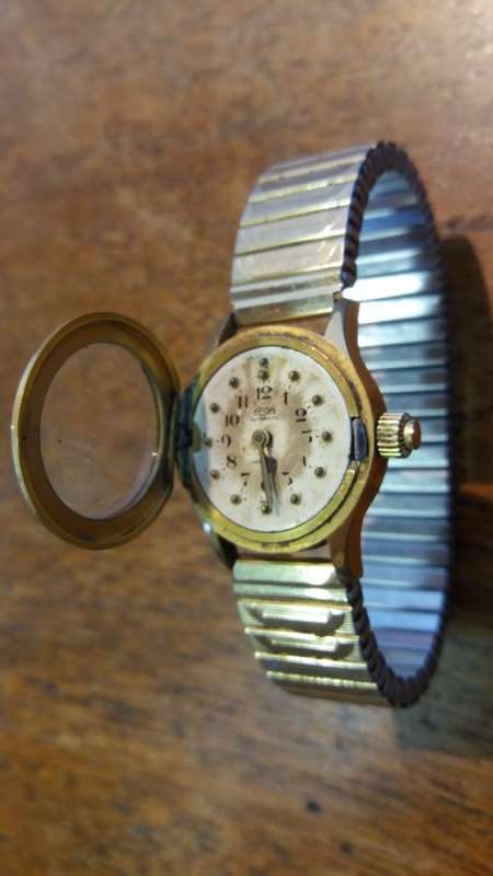Vintage mechanical watch for the blind - working