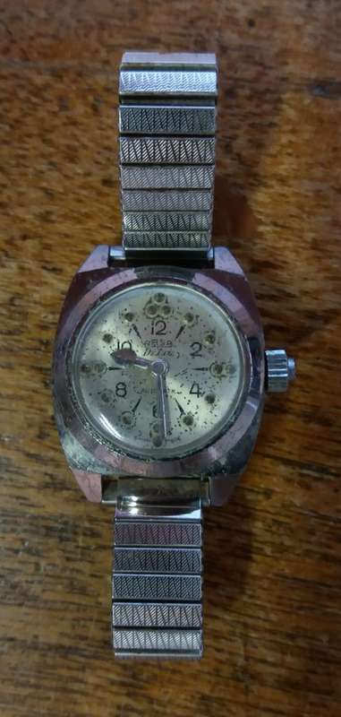 Vintage mechanical watch for the blind - working
