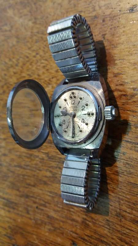 Vintage mechanical watch for the blind - working