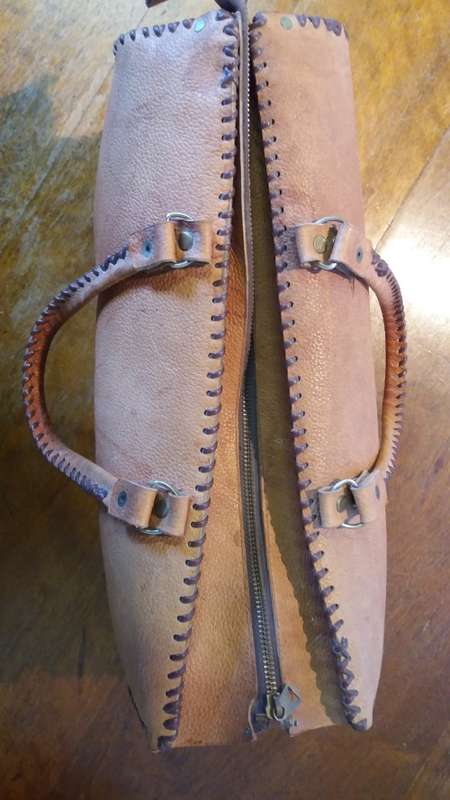 Vintage leather bag/ handbag