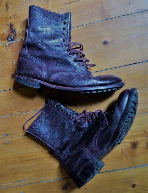 SOUTH AFRICAN ARMY BOOTS- SIZE 11