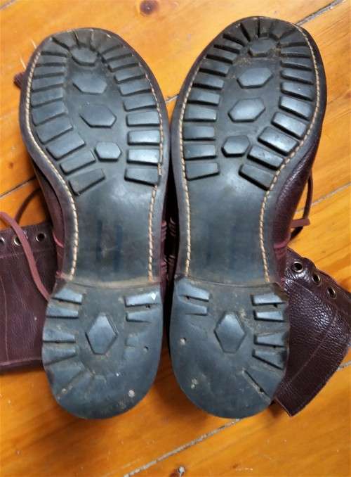 SOUTH AFRICAN ARMY BOOTS- SIZE 11