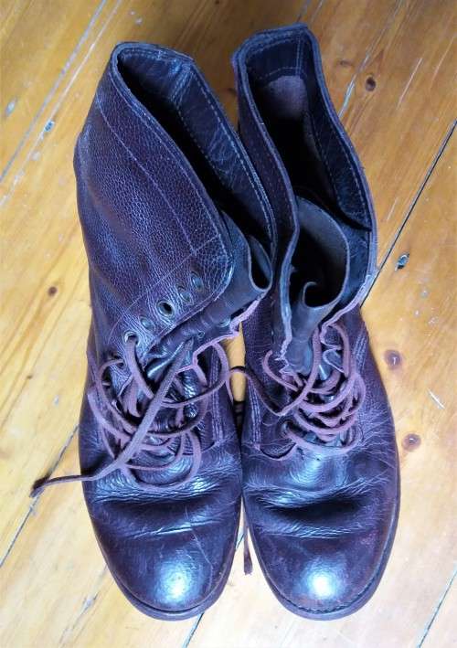 SOUTH AFRICAN ARMY BOOTS- SIZE 11