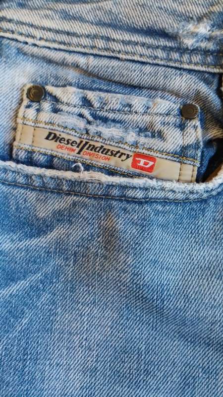MENS DIESEL JEANS- SIZE 34- HARDLY WORN