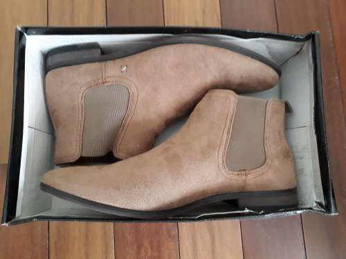 Brand new mens suede-like fabric chelsea boots size 10/11