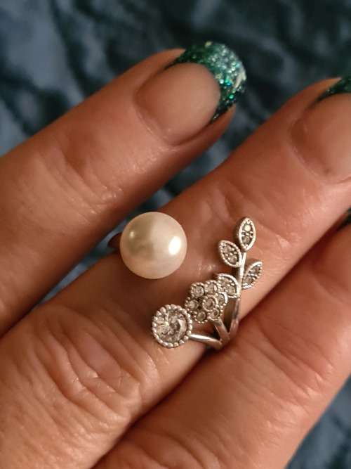 925 Sterling Silver Flower and Pearl Ring