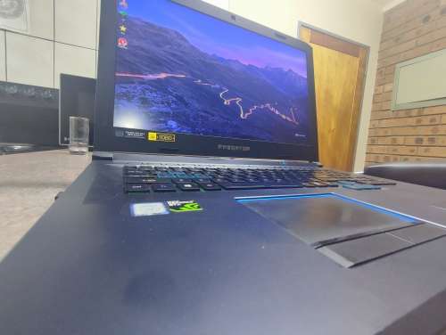 Acer Predator Helios 500 gaming laptop i7 8th gen GTX 1070