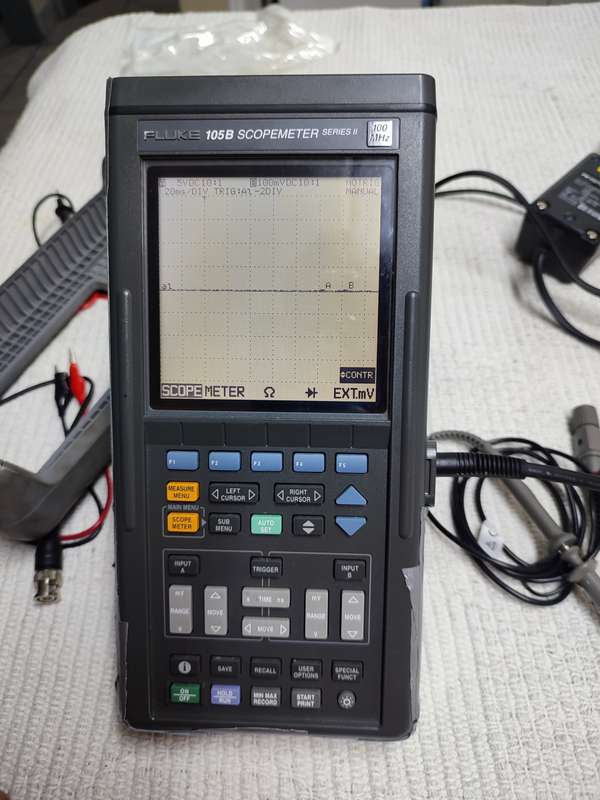Fluke 105B portable oscilloscope + multimeter (scopemeter)