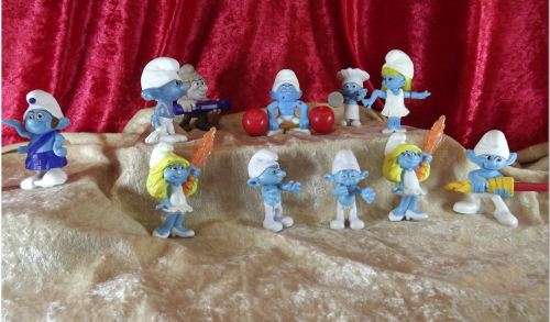 REDUCED TO HALF PRICE  - HEFTY SMURF AND SMURFS  - from SUEZYT