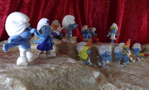 REDUCED TO HALF PRICE  - HEFTY SMURF AND SMURFS  - from SUEZYT