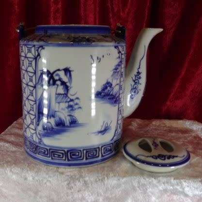 TEA KETTLE WITH ORIENTAL LANDSCAPE from SUEZYT