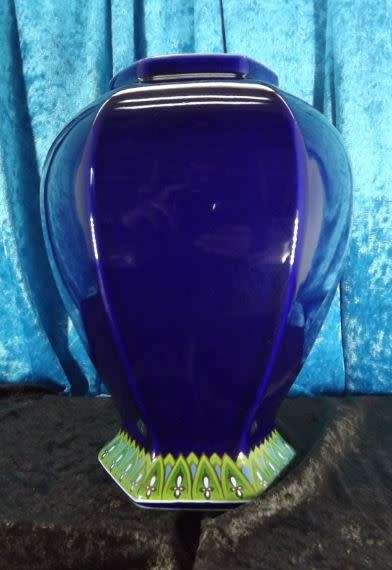 STUNNINGLY BEAUTIFUL ORIENTAL MORIAGE PEACOCK VASE from SUEZYT