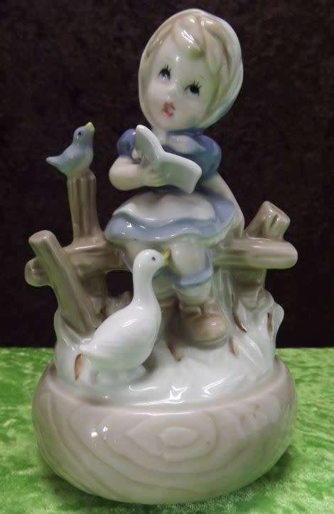MUSICAL !!! BOY AND  GIRL WITH GEESE PORCELAIN FIGURINES -  from SUEZYT