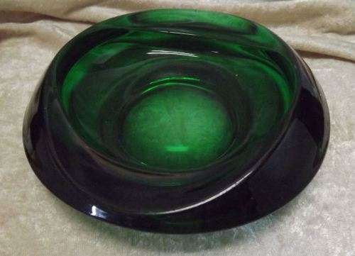 EMERALD GREEN MURANO GLASS ASHTRAY - from SUEZYT