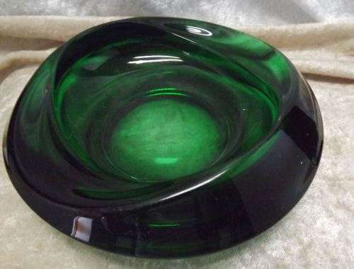 EMERALD GREEN MURANO GLASS ASHTRAY - from SUEZYT
