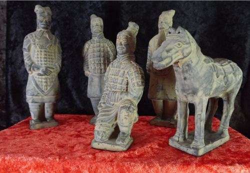 CHINESE TERRACOTTA ARMY FIGURINES  - from SUEZYT