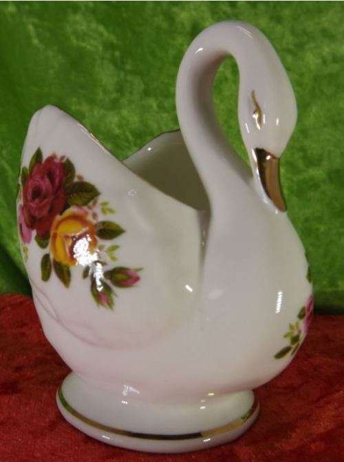 COTTAGE ROSE SWAN FIGURINE - from SUEZYT