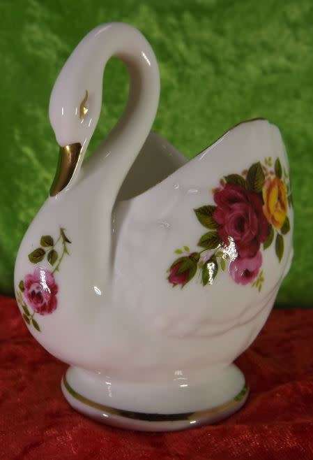 COTTAGE ROSE SWAN FIGURINE - from SUEZYT