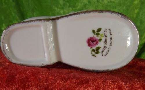 "COTTAGE ROSE" 4 PIECE SET OF ENGLISH FINE BONE CHINA - VINTAGE - from SUEZYT **FREE SHIPPING**