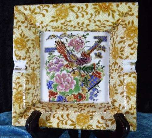 IMARI STYLE ASHTRAY -  from SUEZYT