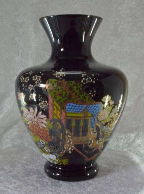 STUNNING BLACK ORIENTAL VASE WITH RICKSHAW -  from SUEZYT