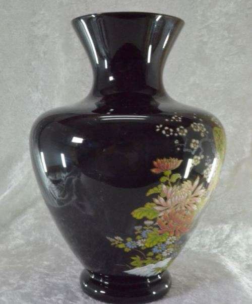 STUNNING BLACK ORIENTAL VASE WITH RICKSHAW -  from SUEZYT