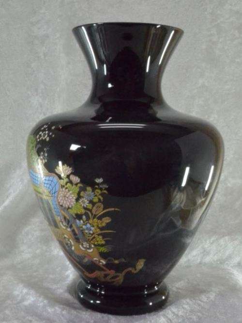 STUNNING BLACK ORIENTAL VASE WITH RICKSHAW -  from SUEZYT