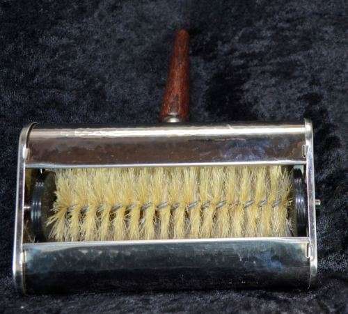 VINTAGE METAL TABLE CRUMB SWEEPER - from SUEZYT